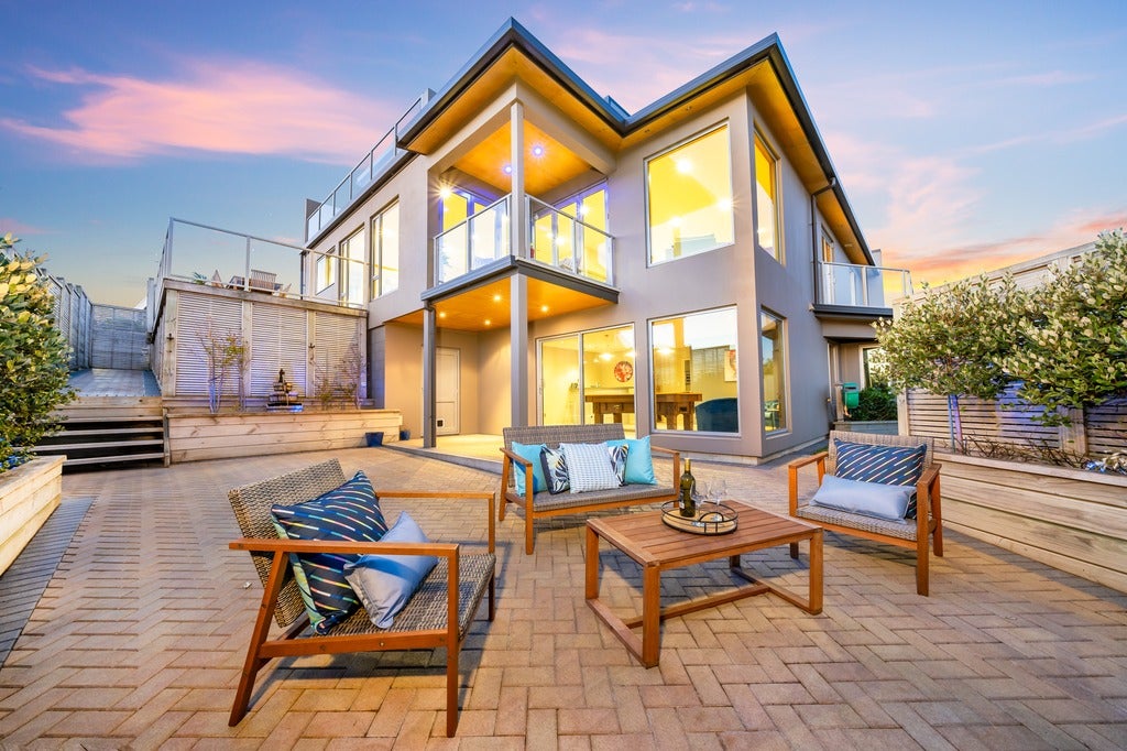 24 Arahiwi Grove, Tirohanga, Lower Hutt - Carousel 1