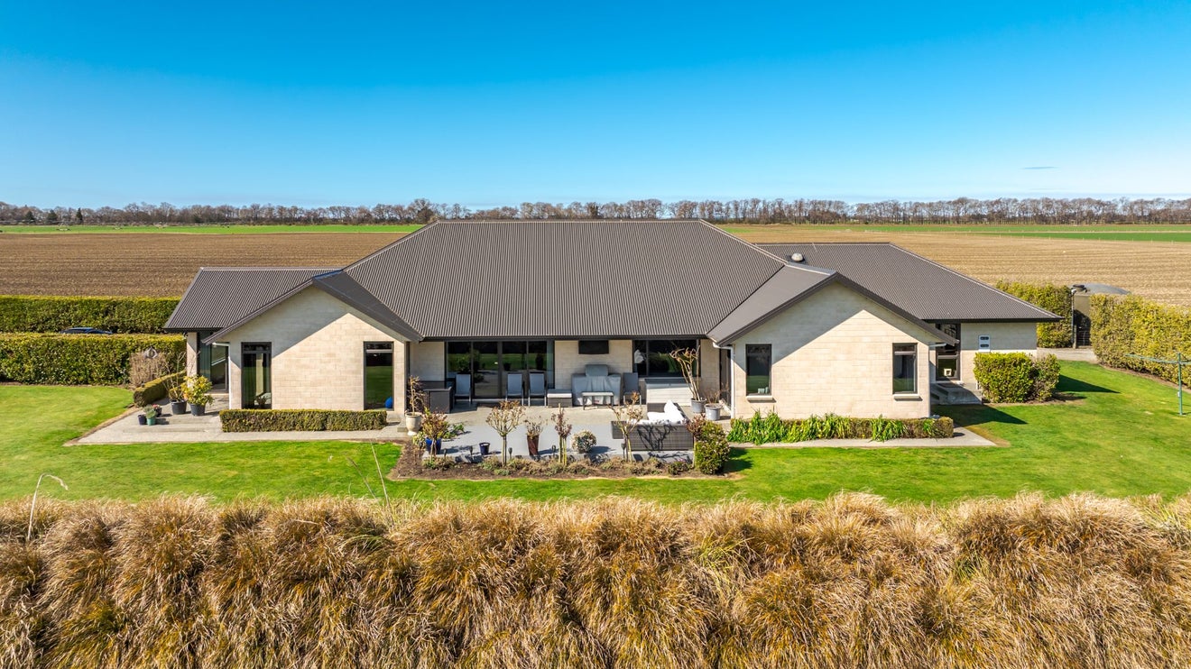 16 Arowhenua Station Road, Kerrytown - Carousel 50
