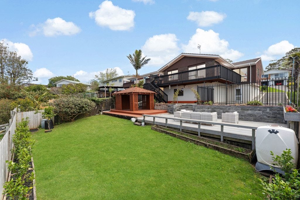 23 Ravenwood Drive, Forrest Hill, Auckland - Carousel 1