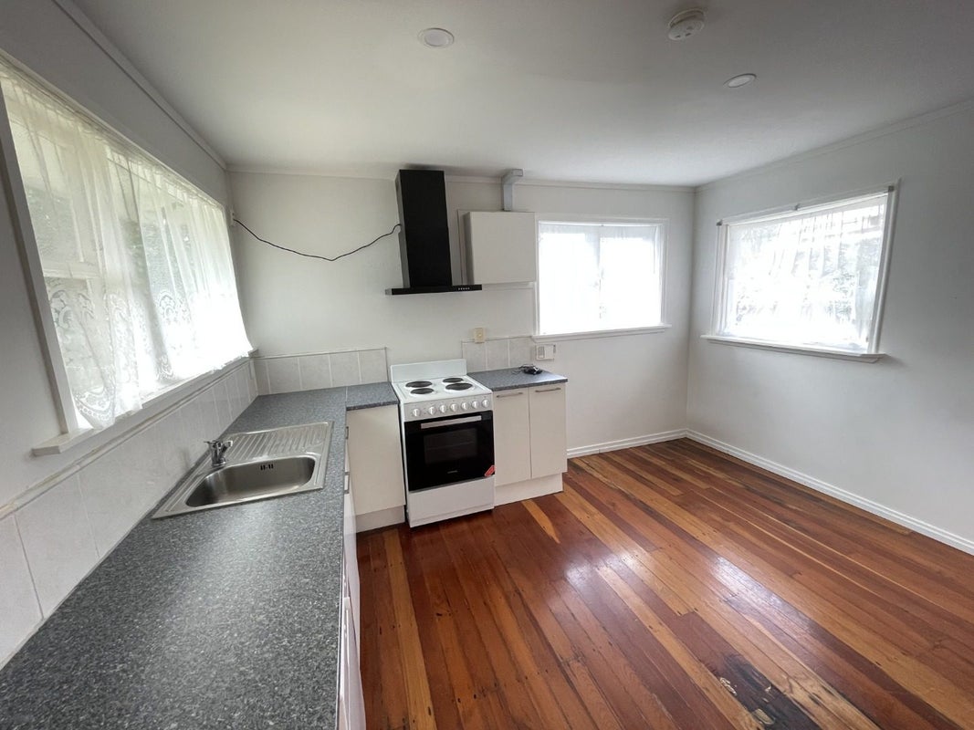 37 Miro Street, New Lynn, Auckland - Carousel 2
