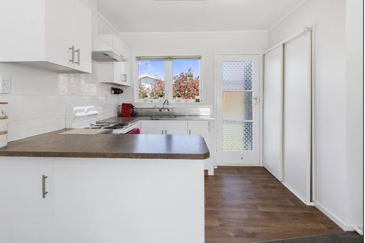 7 Lorna Place, Brookfield, Tauranga - Carousel 1
