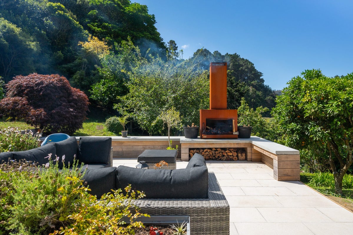 215 Takapu Road, Takapu Valley, Wellington - Carousel 2