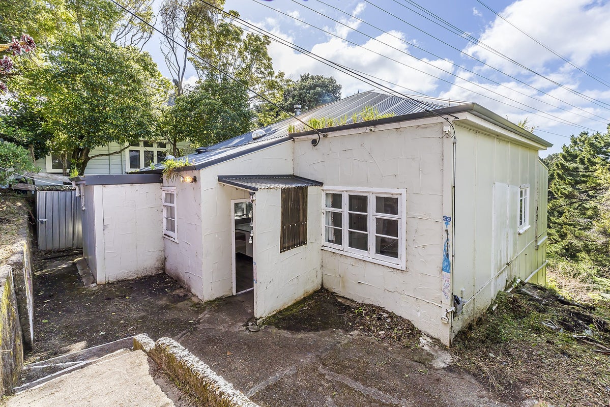 39 Mortimer Terrace, Aro Valley, Wellington - Carousel 1