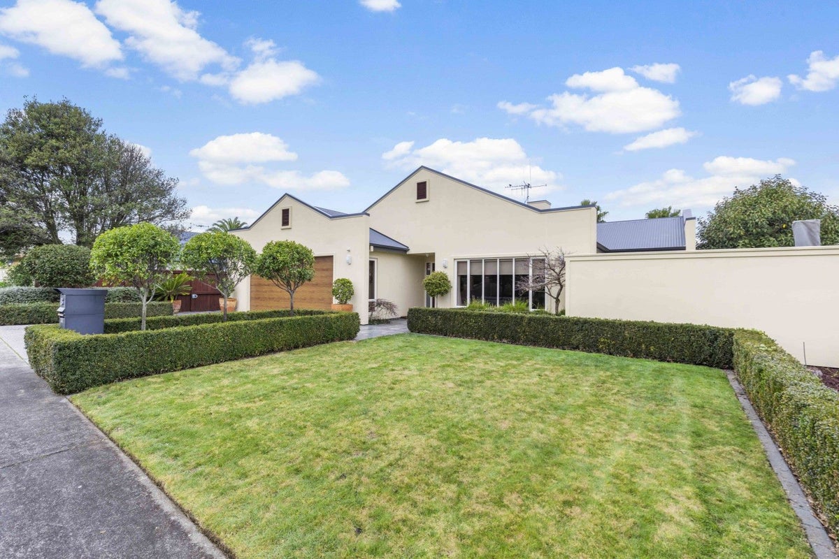 8 Strathconnan Court, Rototuna, Hamilton - Carousel 1