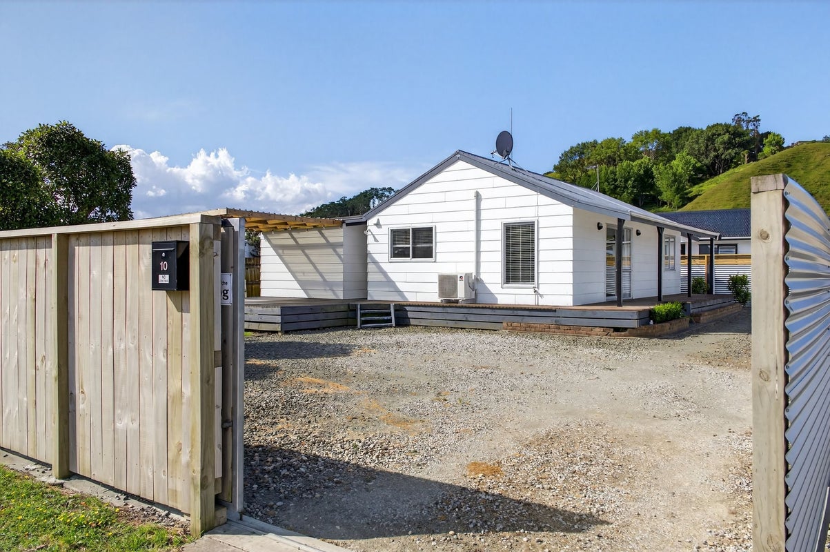 10 Hooper Street, Tamarau, Gisborne - Carousel 2