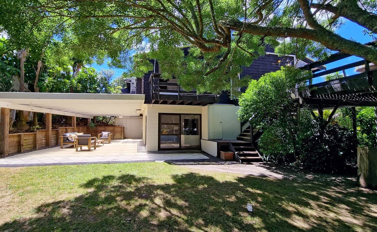 2/518 Beach Road, Murrays Bay, Auckland - Carousel 1