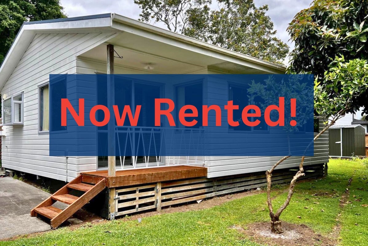 37 Hereford Street, Te Atatu Peninsula, Auckland - Carousel 1