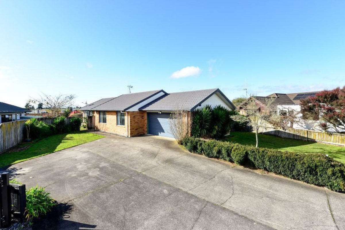 40 Aldona Place, Fairview Downs, Hamilton - Carousel 1