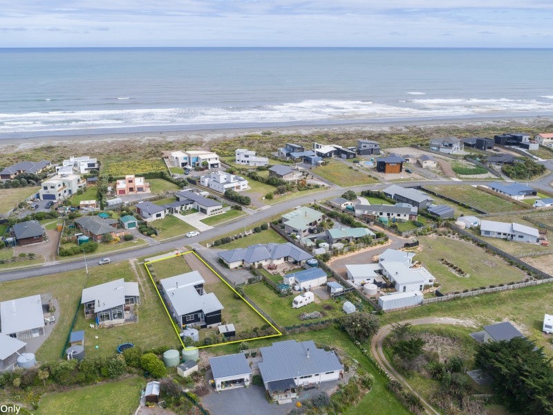 42A Kent Avenue, Waitarere Beach, Levin - Carousel 1