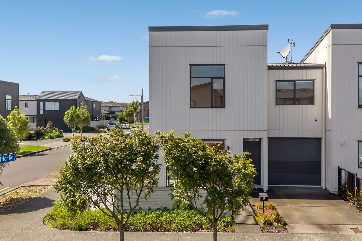 17 Whimbrel Road, Flat Bush, Manukau City, Auckland - Carousel 1