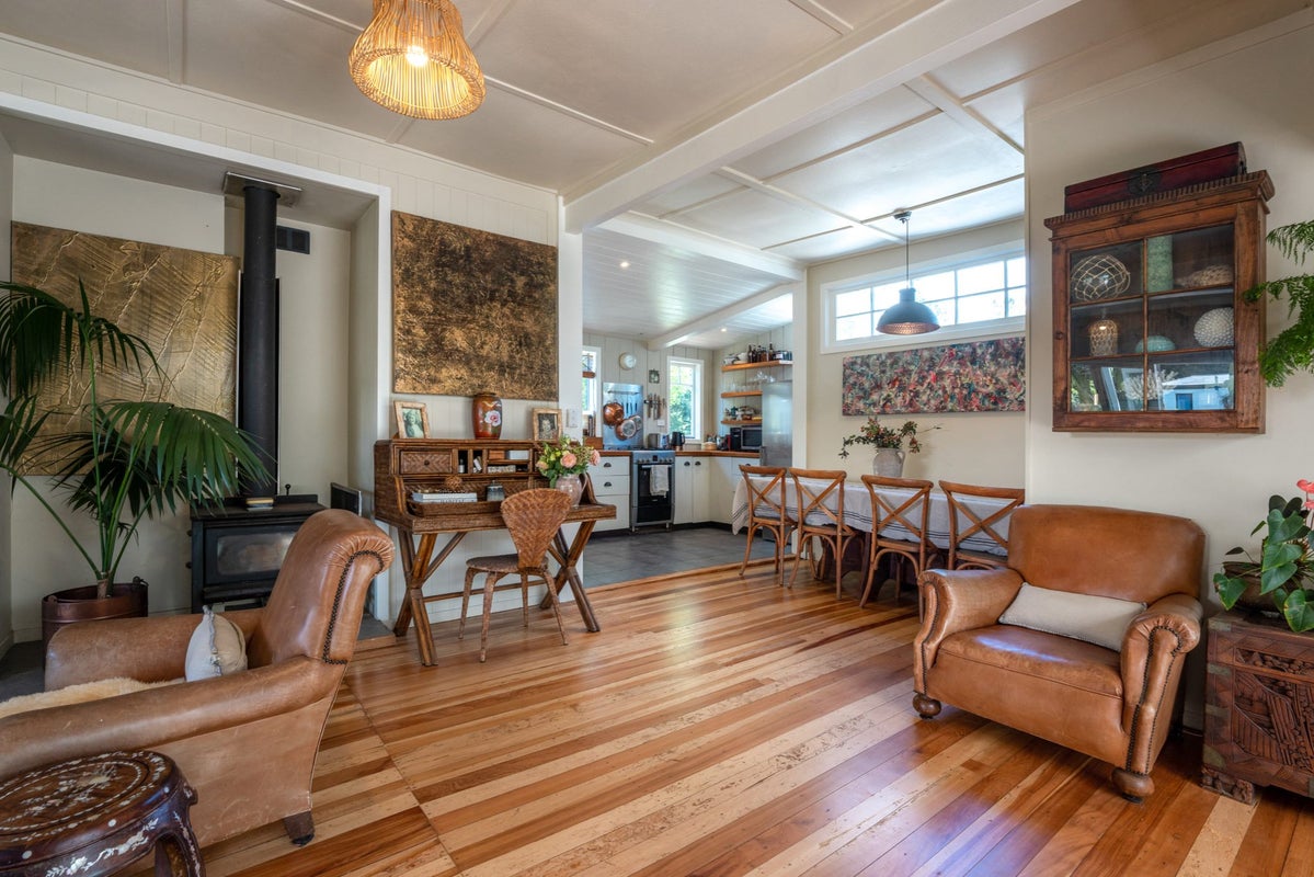 7 Hillside Road, Ostend, Waiheke Island - Carousel 1