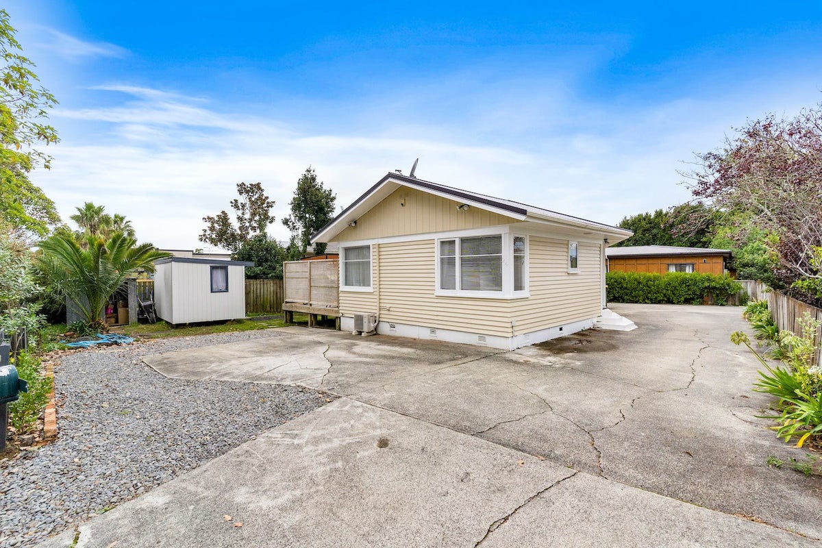 24 Howard Hunter Avenue, Saint Johns, Auckland - Carousel 1