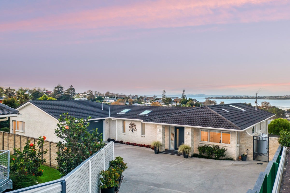 28A Churchill Road, Cockle Bay, Auckland - Carousel 1