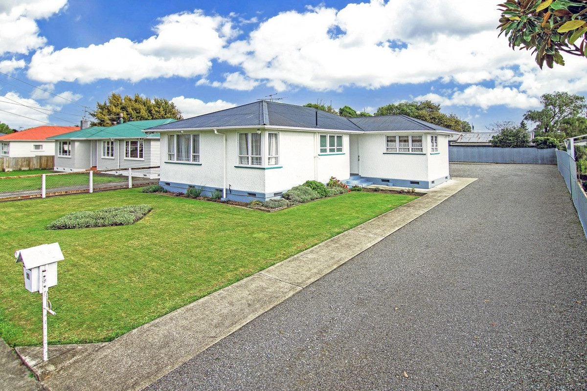 11 Bledisloe Street, Solway, Masterton - Carousel 1