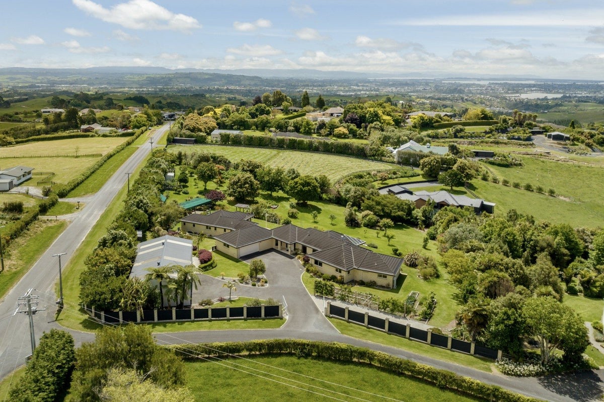 39A Rowe Road, Ohauiti, Tauranga - Carousel 1