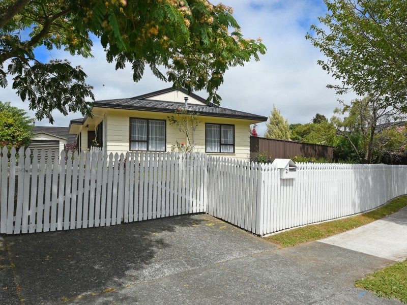 2 Delaware Grove, Totara Park, Upper Hutt - Carousel 18