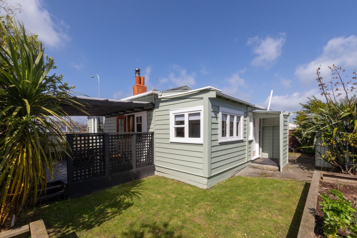 20 Fairs Road, Milson, Palmerston North - Carousel 13