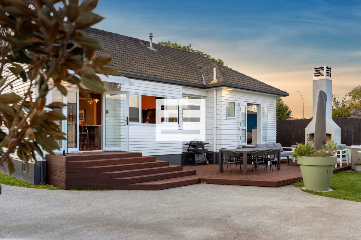 194 Edgecumbe Road, Tauranga South, Tauranga - Carousel 1