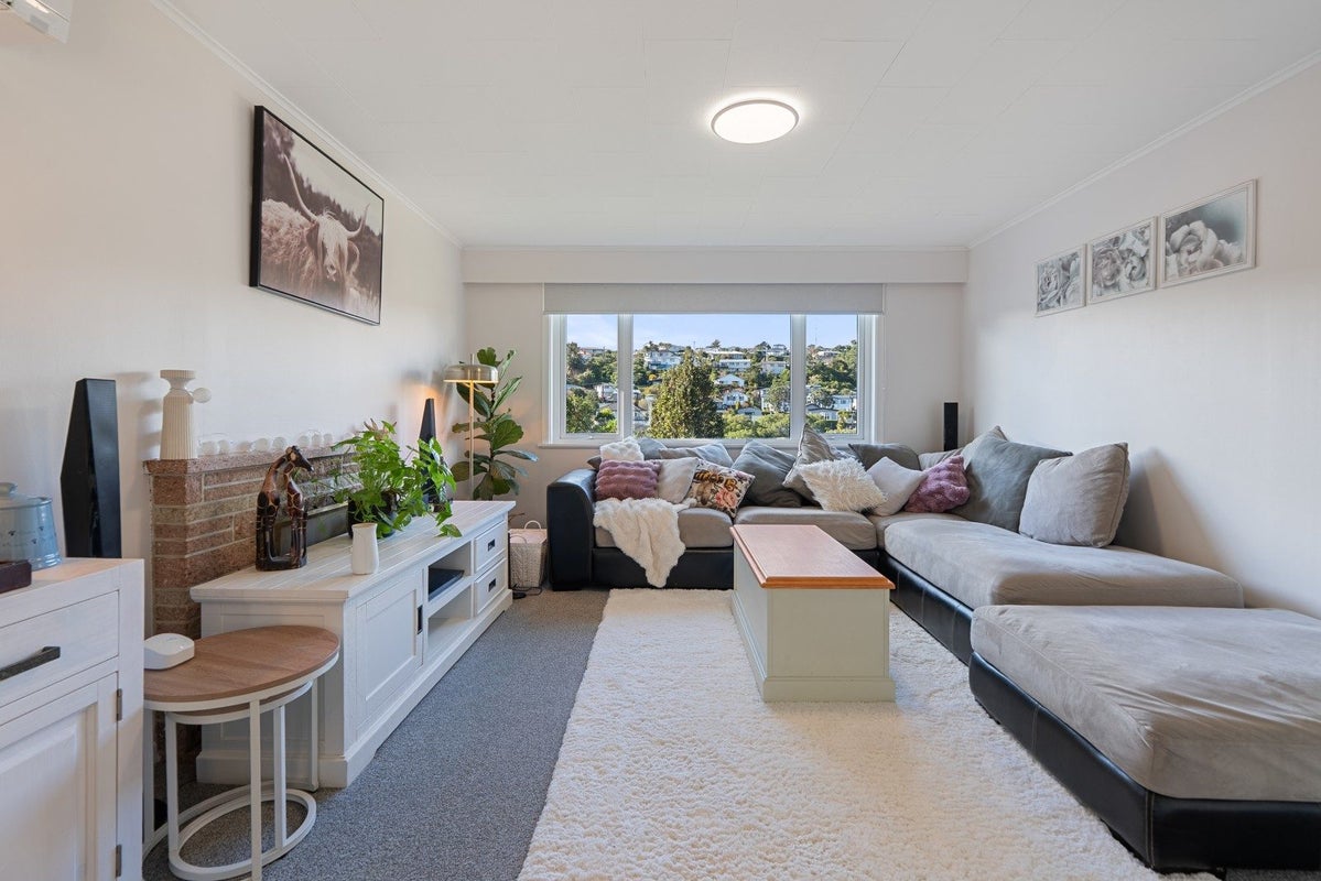 123 Newlands Road, Newlands, Wellington - Carousel 1