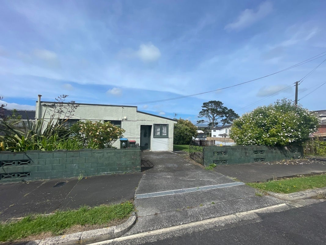 32 Saxon Street, Waterview, Auckland - Carousel 1