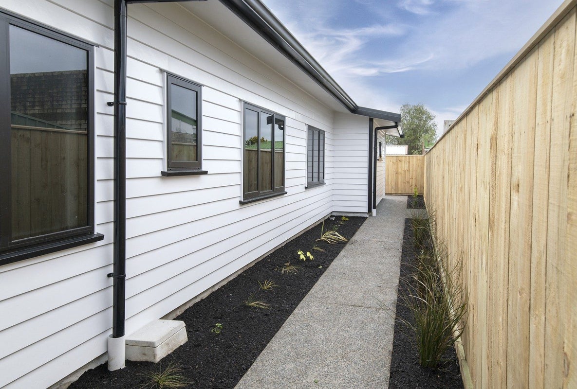 10 Queenwood Road, Levin, Levin - Carousel 14