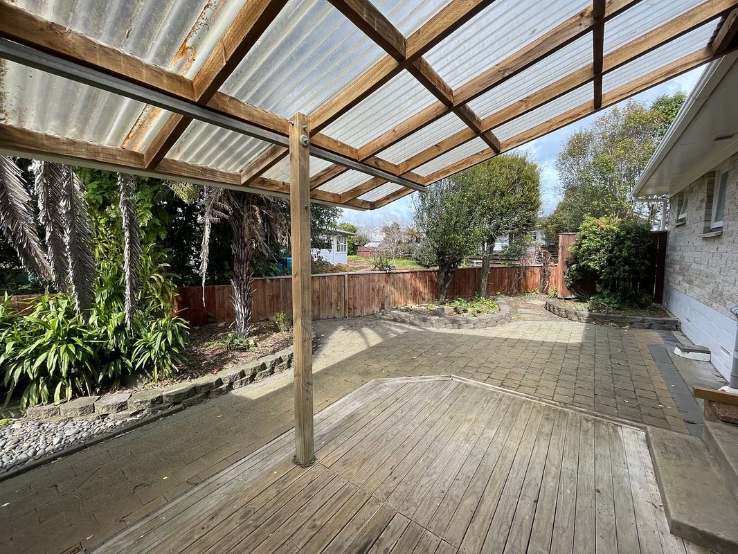 8 Tatariki Street, Rosehill, Papakura - Carousel 21