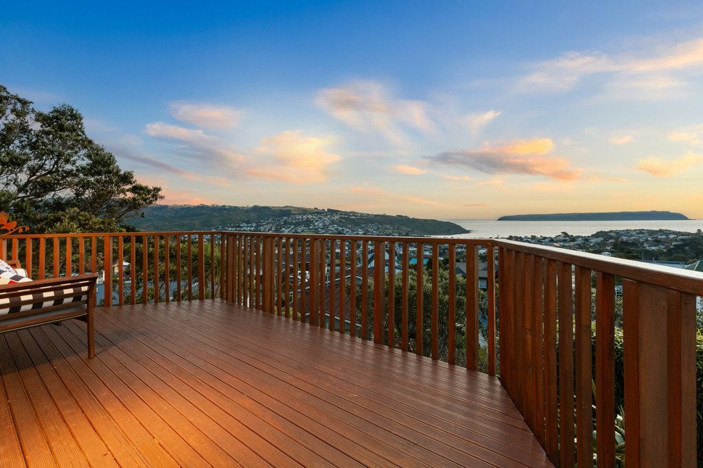 112 Gloaming Hill, Titahi Bay, Porirua - Carousel 1