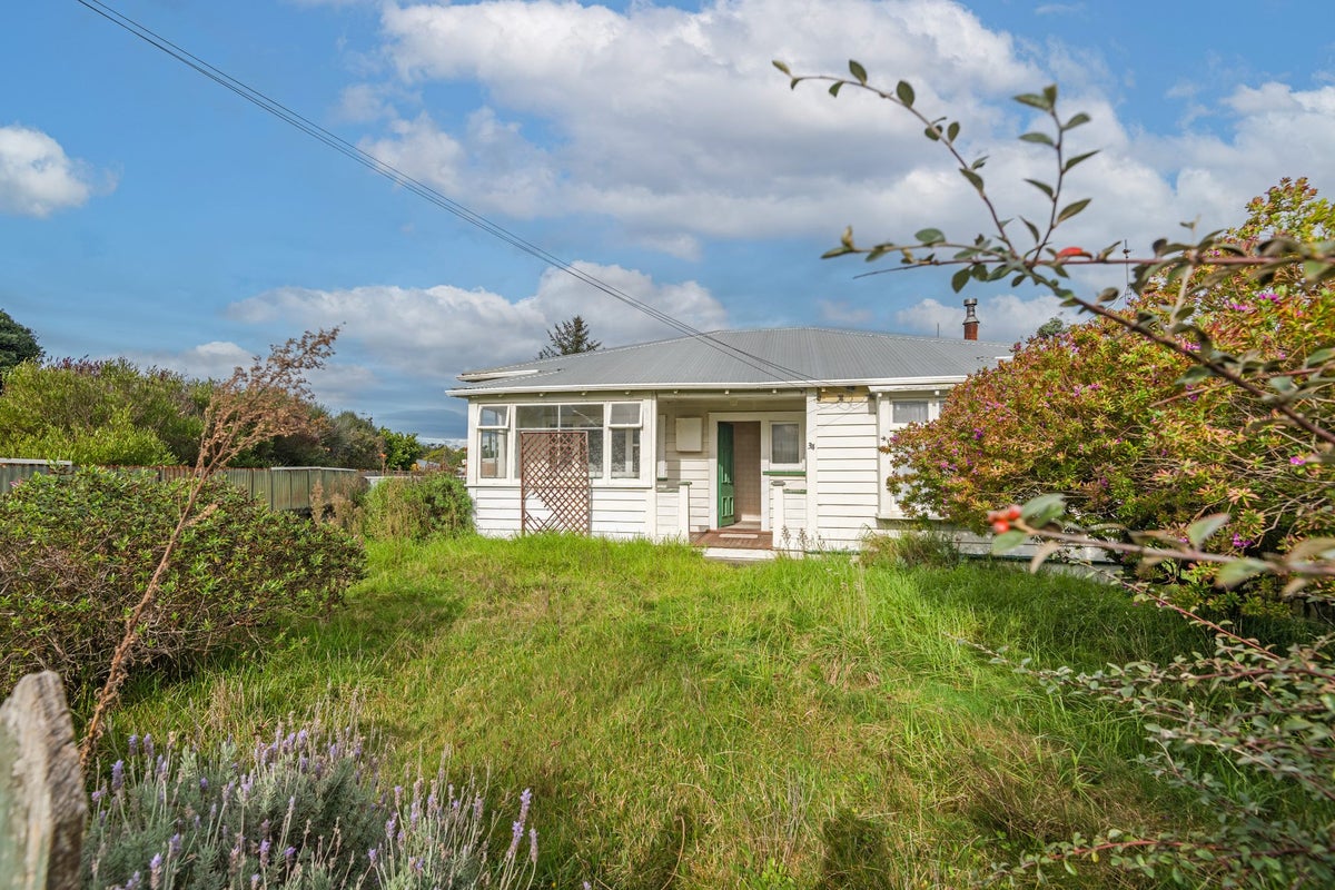 34 Pratt Avenue, Foxton Beach, Foxton - Carousel 1