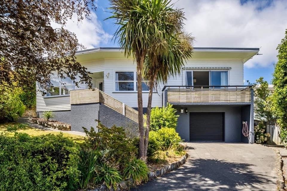 34 Ranui Terrace, Tawa, Wellington - Carousel 1