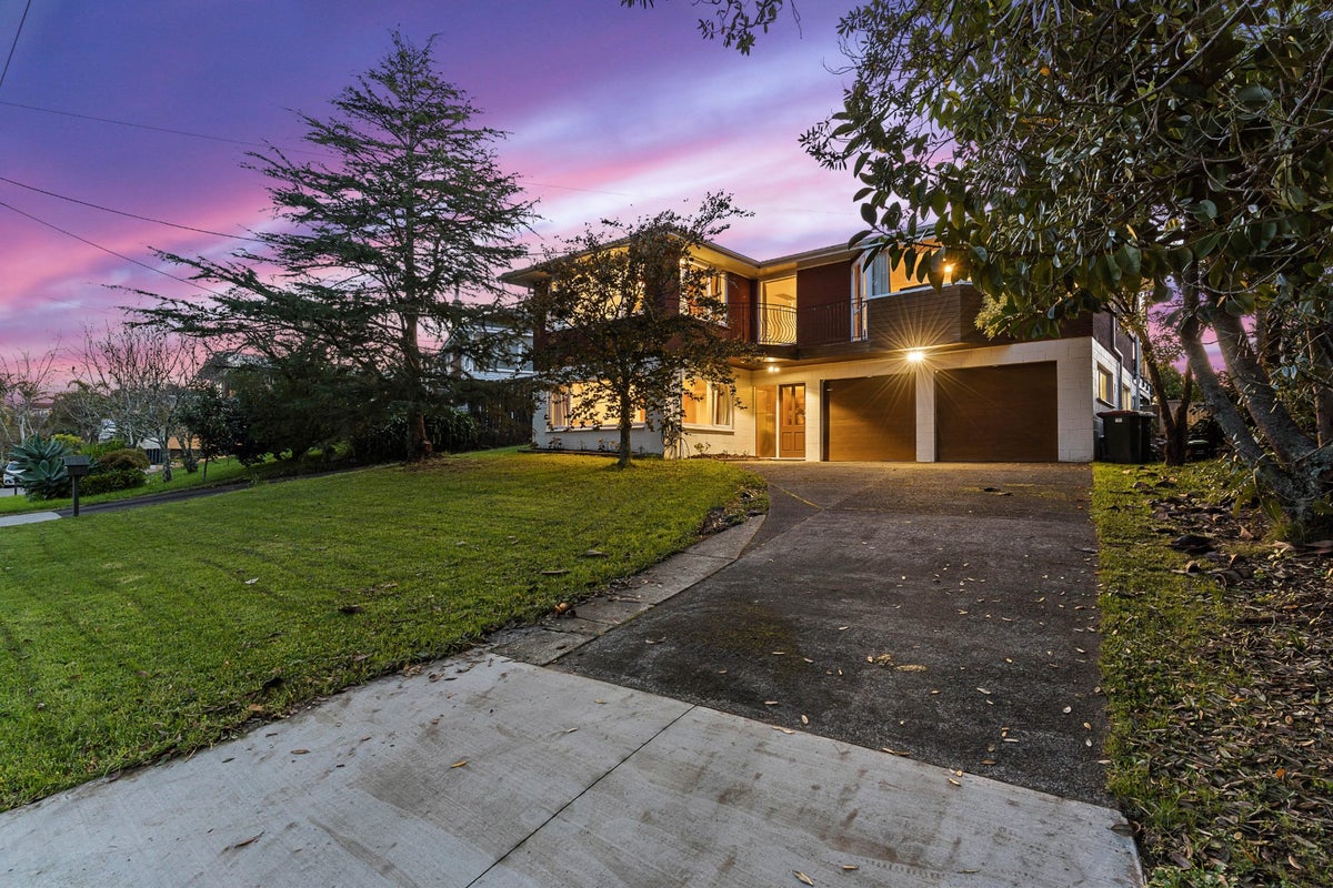 113 Tiroroa Avenue, Te Atatu South, Auckland - Carousel 1