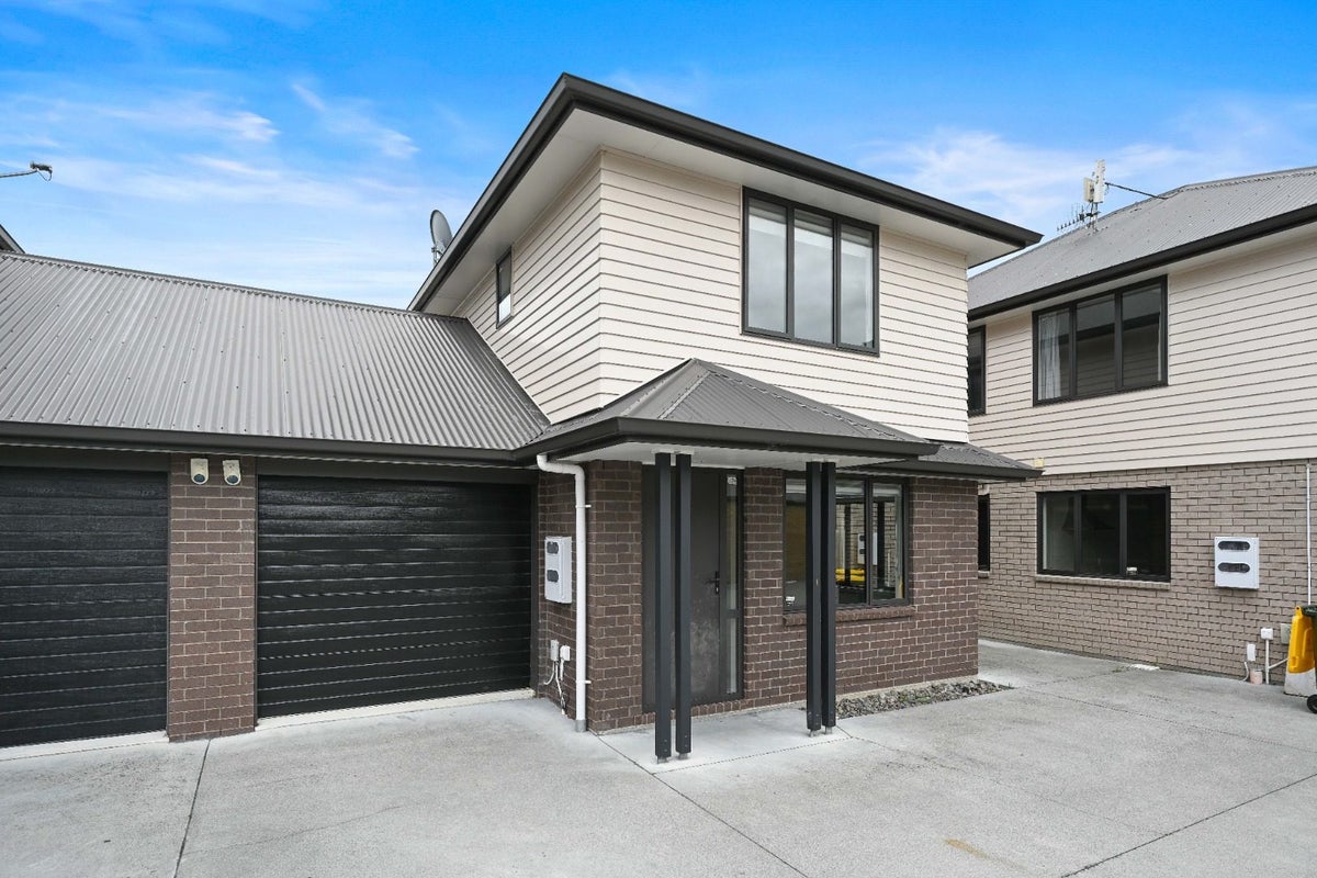8/202 Old Farm Road, Hamilton East, Hamilton - Carousel 1
