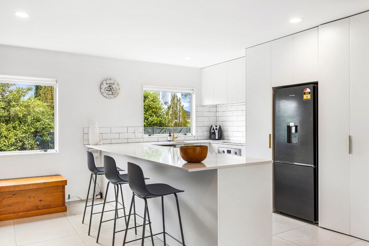 2/100 Rossall Street, Merivale, Christchurch - Carousel 1