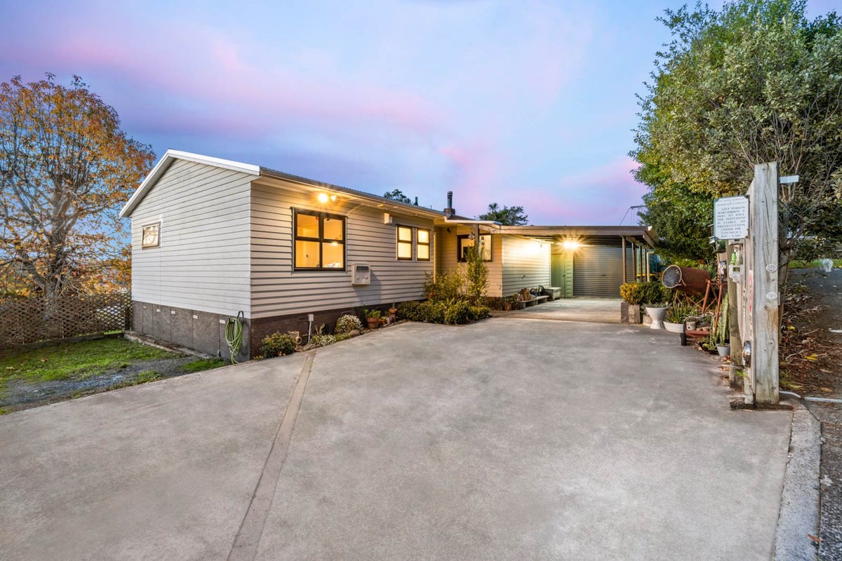 9 Lanigan Street, Birkdale, Auckland - Carousel 1