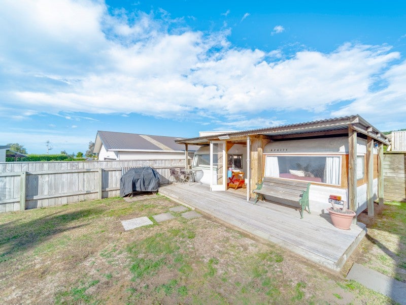 75 Gillies Crescent, Waimarama, Havelock North - Carousel 2