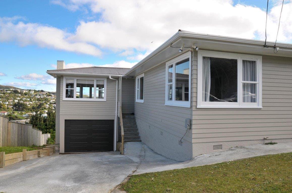 48 Brooker Grove, Newlands, Wellington - Carousel 1