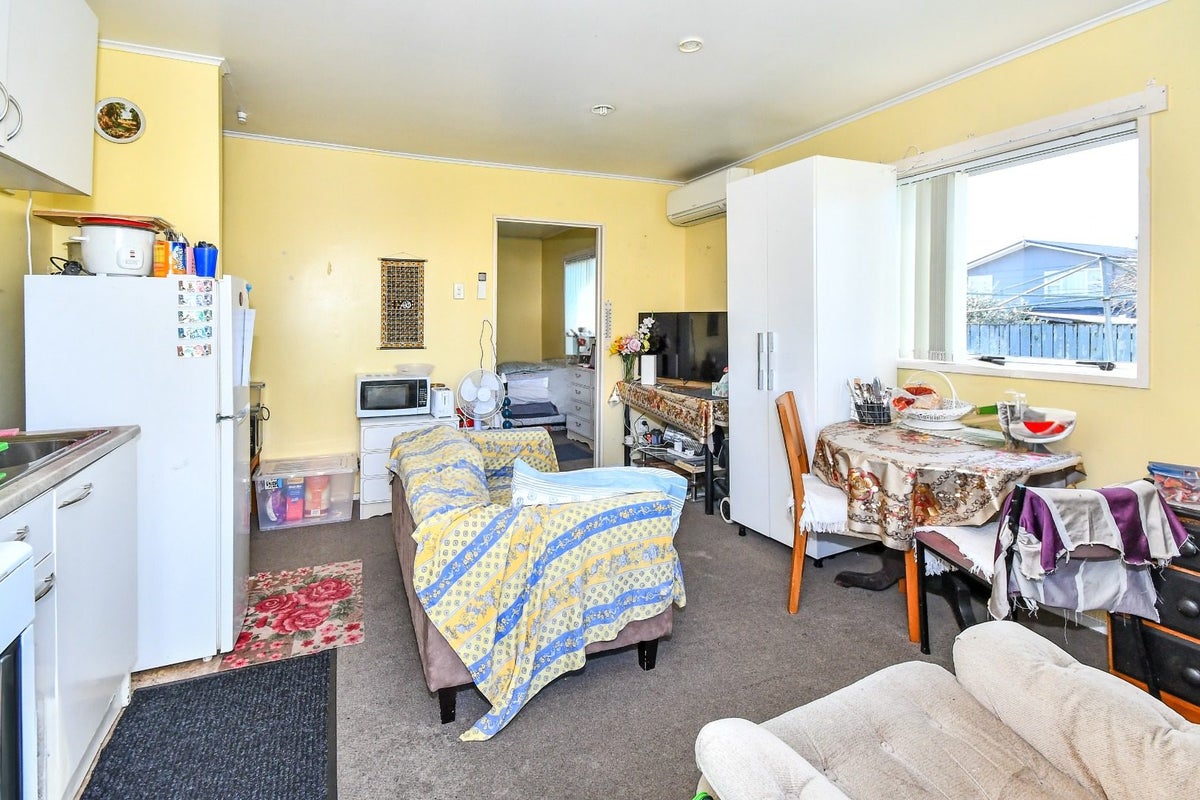16 Ranfurly Road, Papatoetoe, Auckland - Carousel 2