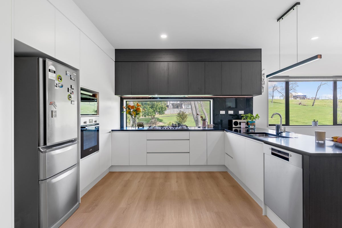 4D Bromley Place, Glen Innes, Auckland City, Auckland - Carousel 2