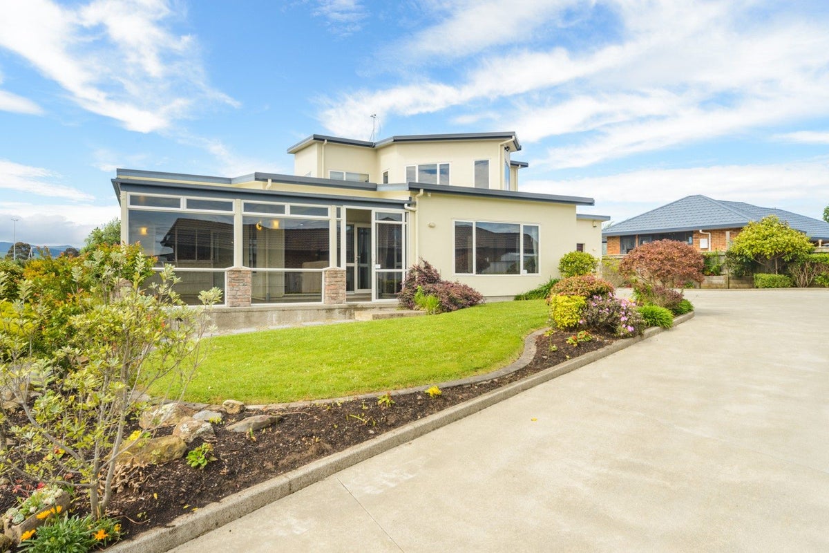 1 Silkwood Place, Fitzherbert, Palmerston North - Carousel 48