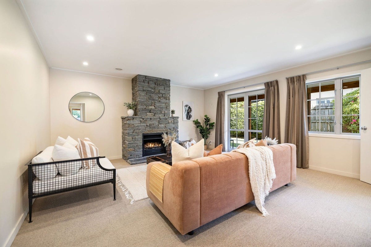 9 Innes Place, Arrowtown, Arrowtown - Carousel 2