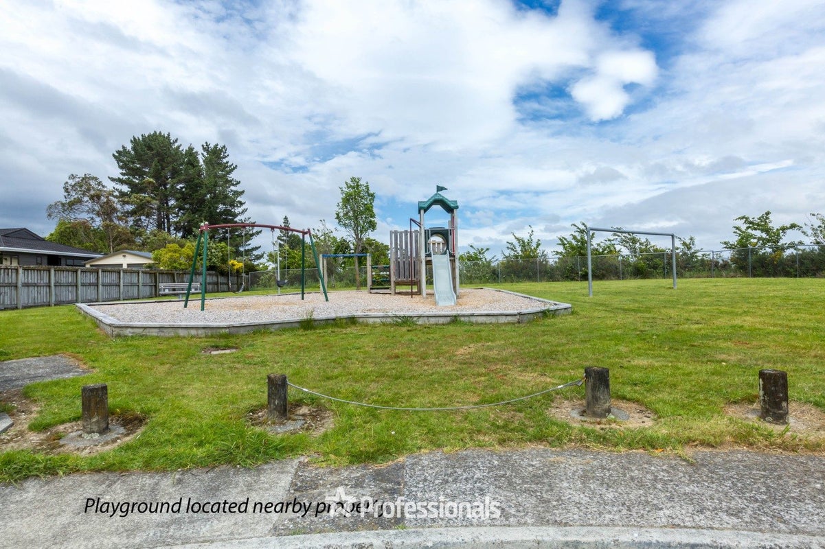 8 Robson Street, Stokes Valley, Lower Hutt - Carousel 26