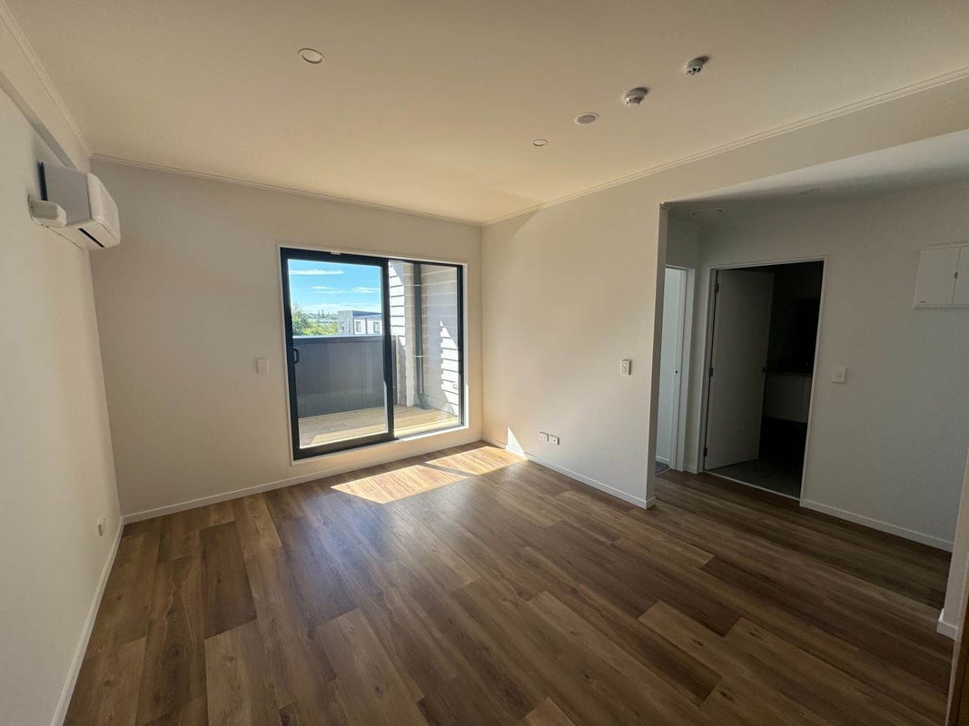 106/48 Clay Works Lane, New Lynn, Auckland - Carousel 1