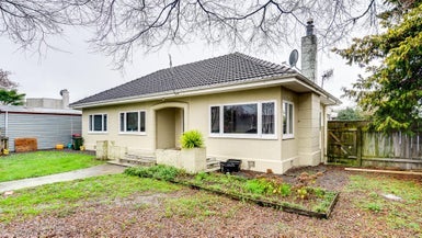 708 Avenue Road West, Saint Leonards, Hastings - Carousel 1