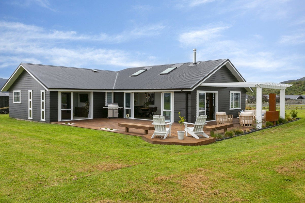 6 Kahikatea Drive, Kinloch, Taupo - Carousel 1