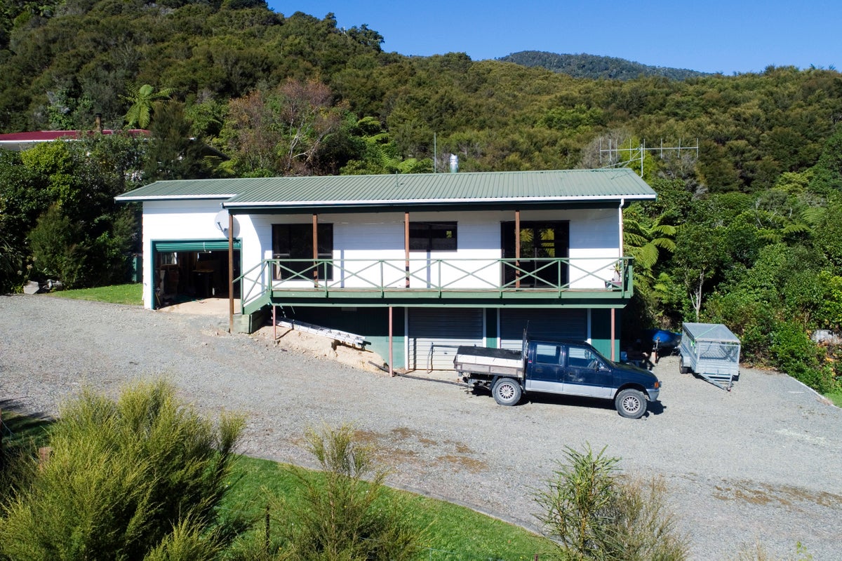 25 Nikau Street, Rai Valley - Carousel 1