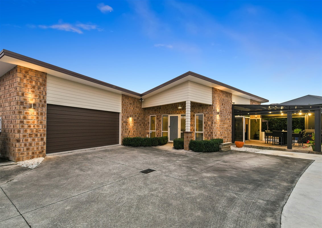 6 Edward Street, Grandview Heights, Hamilton - Carousel 1