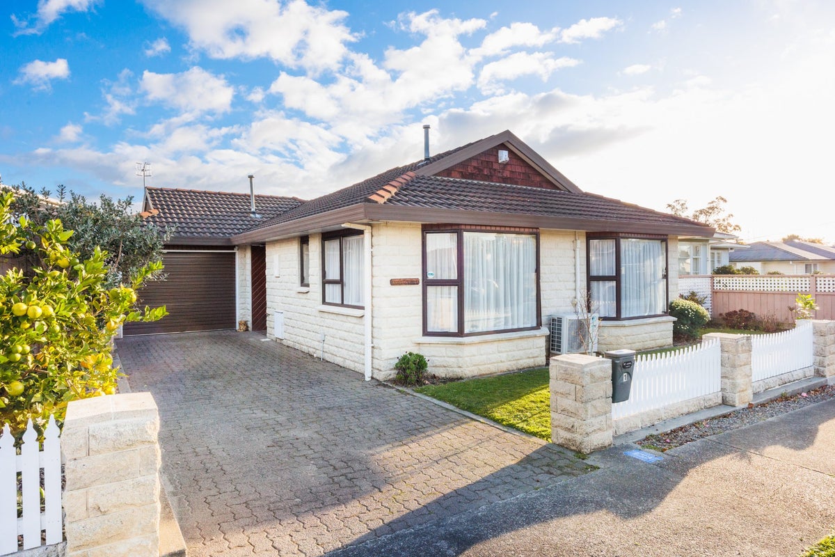 1 Wincanton Place, Awapuni, Palmerston North - Carousel 1