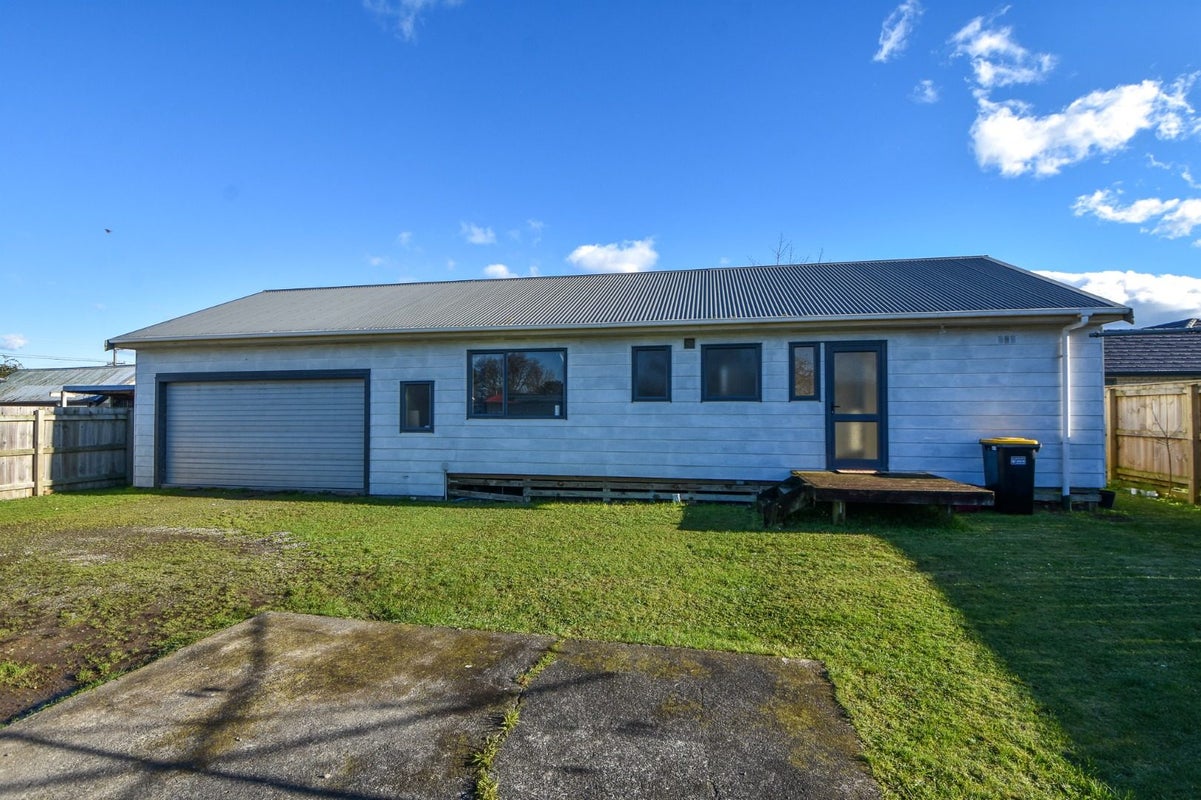 74 Kent Street, Carterton - Carousel 1
