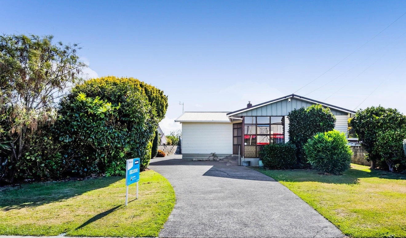 124 Glover Road, Hawera - Carousel 1