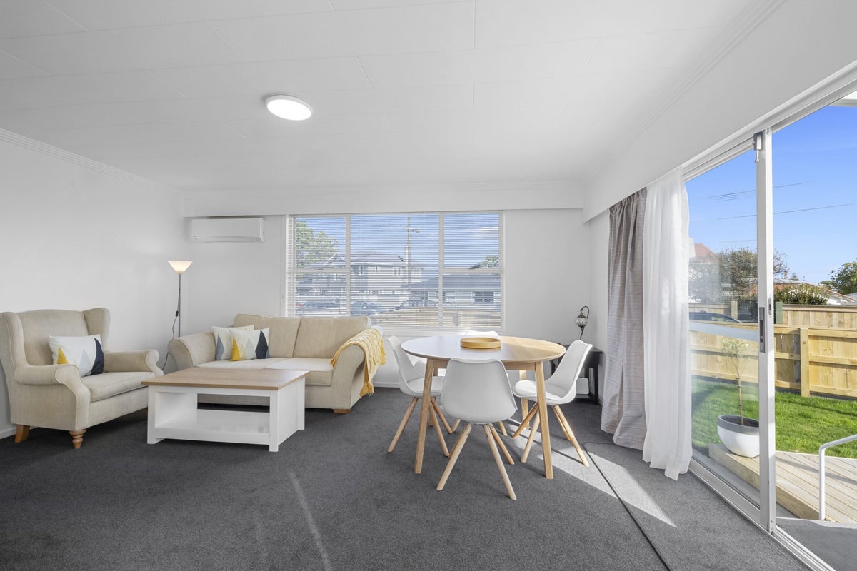2/25 Baring Terrace, Strandon, New Plymouth - Carousel 2