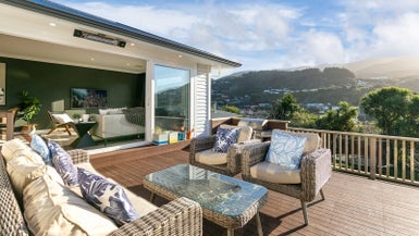 23 Handyside Street, Tawa, Wellington - Carousel 1